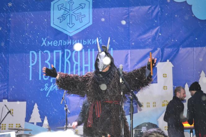 Відгорнули сніг і «вдарили роком». На Проскурівській виступив «Чумацький шлях», фото №7 на сайті vsim.ua