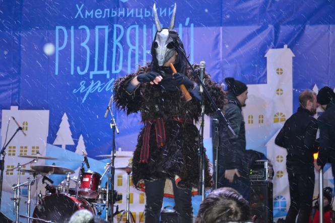 Відгорнули сніг і «вдарили роком». На Проскурівській виступив «Чумацький шлях», фото №8 на сайті vsim.ua