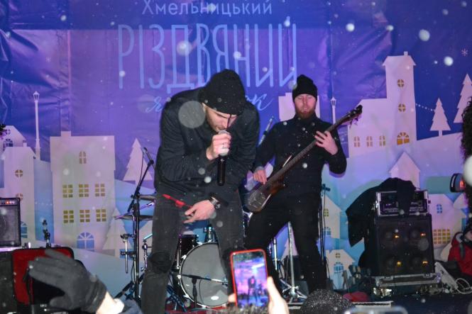 Відгорнули сніг і «вдарили роком». На Проскурівській виступив «Чумацький шлях», фото №5 на сайті vsim.ua