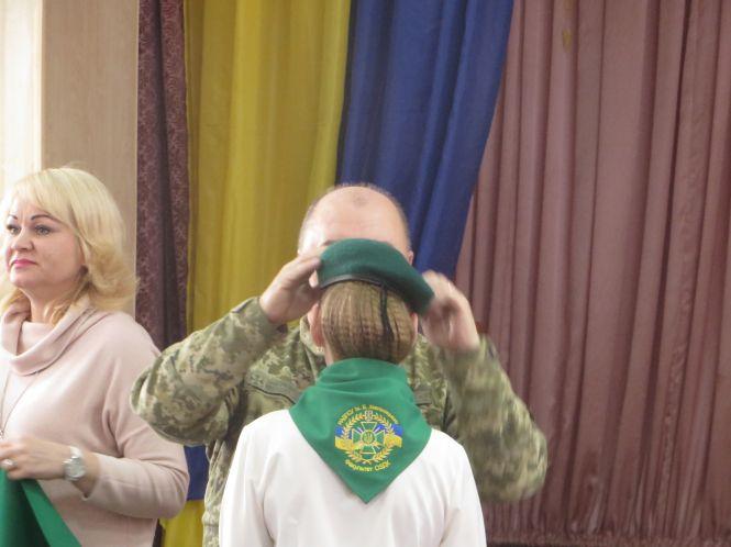 Новини Хмельницького - фото з Хмельницьким школярам вручили зелені берети Хмельницьким школярам вручили зелені берети, фото №6 на сайті vsim.ua