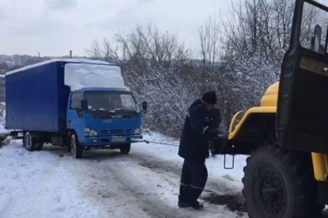 Новини Хмельницького - фото з На Проспекті застрягла вантажівка: довелося викликати рятувальників На Проспекті застрягла вантажівка: довелося викликати рятувальників, фото №1 на сайті vsim.ua