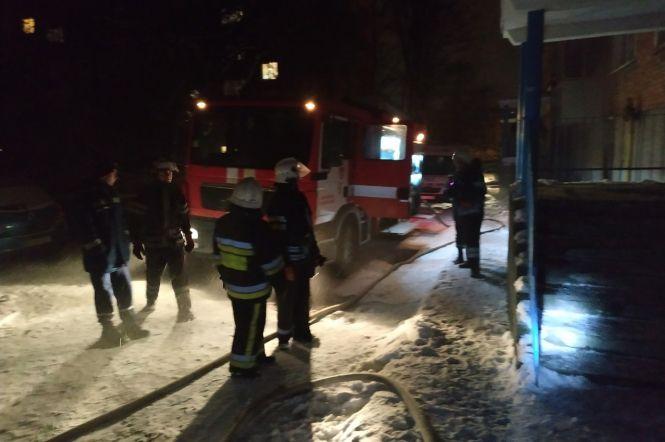 Нічні пожежі на вулицях Дружби народів та Героїв Небесної сотні, фото №3 на сайті 20minut.ua