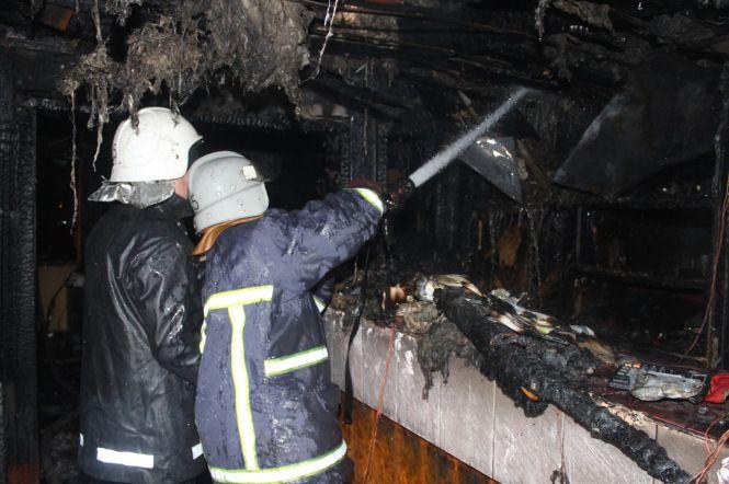 Нічні пожежі на вулицях Дружби народів та Героїв Небесної сотні, фото №1 на сайті 20minut.ua