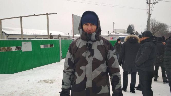 Новини Тернополя - фото з На Гайовій багато людей у камуфляжі: тривають слідчі дії. Пустили дим та сльозогінний газ На Гайовій багато людей у камуфляжі: тривають слідчі дії. Пустили дим та сльозогінний газ, фото №2 на сайті 20minut.ua