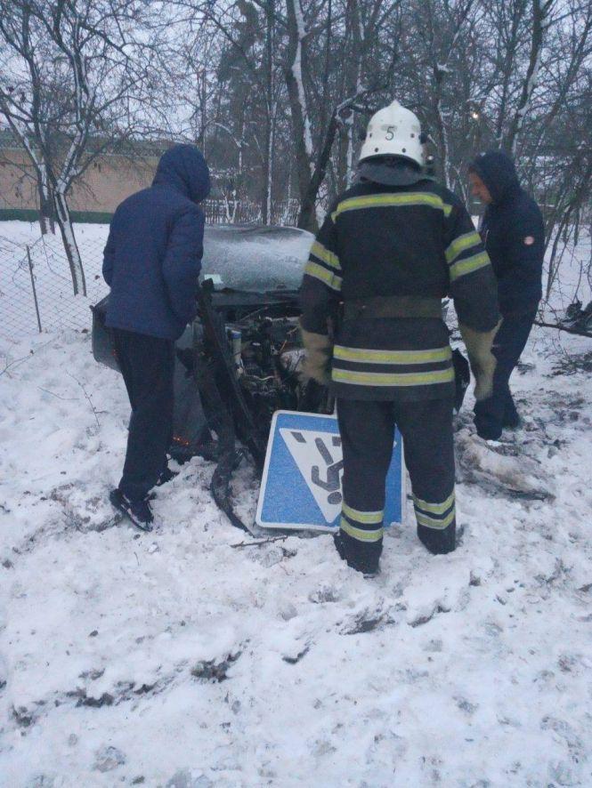 Пожежники попередили загоряння авто, що пошкодилося у ДТП, фото №1 на сайті 20minut.ua