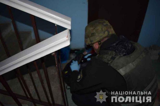 Новини Вінниці - фото з З дротами та звуками: через підозрілий рюкзак з багатоповерхівки евакуювали 20 людей З дротами та звуками: через підозрілий рюкзак з багатоповерхівки евакуювали 20 людей, фото №1 на сайті 20minut.ua