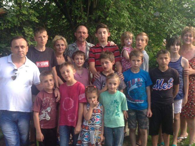 Новини Тернополя - фото з Триває збір подарунків на День Святого Миколая для прийомних діток Триває збір подарунків на День Святого Миколая для прийомних діток, фото №1 на сайті 20minut.ua