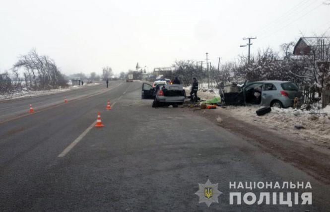 Новини Хмельницького - фото з Троє людей загинули, ще троє у лікарні: хмельничани потрапили у жахливу ДТП на Житомирщині Троє людей загинули, ще троє у лікарні: хмельничани потрапили у жахливу ДТП на Житомирщині, фото №2 на сайті vsim.ua