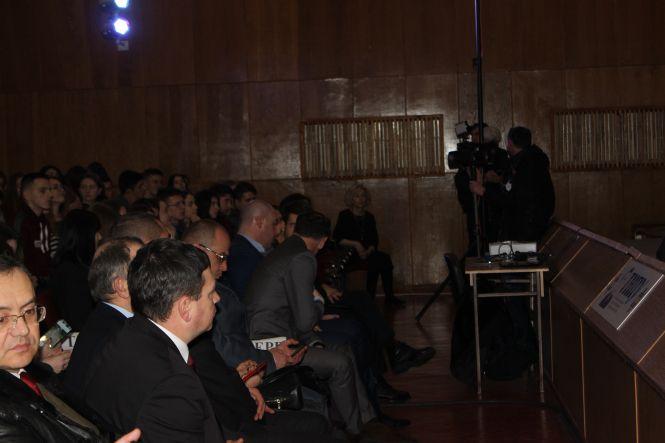 Новини Тернополя - фото з Президент "організував" розмову тернопільському студенту з міським головою Президент "організував" розмову тернопільському студенту з міським головою, фото №2 на сайті 20minut.ua