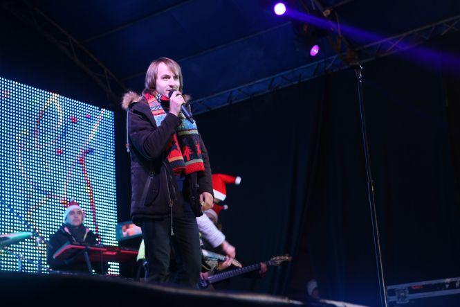 Новини Вінниці - фото з Головну ялинку Вінниці відкривали дискотека, «Олег Винник» і репер ХАС Головну ялинку Вінниці відкривали дискотека, «Олег Винник» і репер ХАС, фото №2 на сайті 20minut.ua