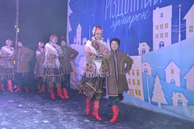 Співи, танці та Віфлеємський вогонь: у Хмельницькому відсвяткували День Святого Миколая, фото №14 на сайті vsim.ua
