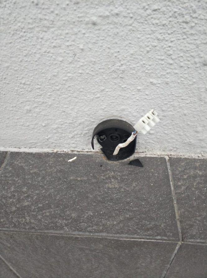 Новини Житомира - фото з Допоможіть знайти вандала: на Михайлівській потрощені ліхтарі та викрадено колонку Допоможіть знайти вандала: на Михайлівській потрощені ліхтарі та викрадено колонку, фото №1 на сайті 20minut.ua