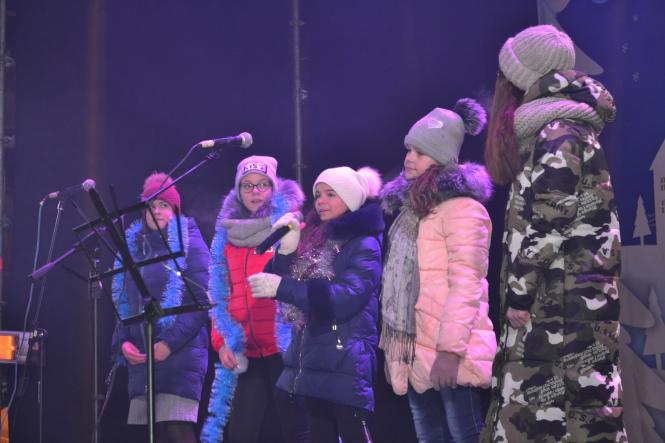 Співи, танці та Віфлеємський вогонь: у Хмельницькому відсвяткували День Святого Миколая, фото №5 на сайті vsim.ua