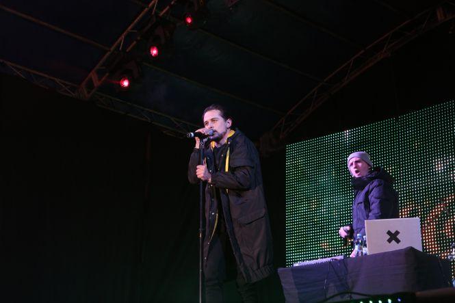 Новини Вінниці - фото з Головну ялинку Вінниці відкривали дискотека, «Олег Винник» і репер ХАС Головну ялинку Вінниці відкривали дискотека, «Олег Винник» і репер ХАС, фото №3 на сайті 20minut.ua