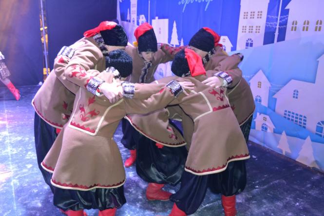 Співи, танці та Віфлеємський вогонь: у Хмельницькому відсвяткували День Святого Миколая, фото №12 на сайті vsim.ua