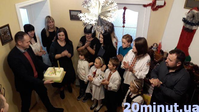 Новини Тернополя - фото з Прийомні дітки отримали "миколайчика" від читачів та редакції "20 хвилин" Прийомні дітки отримали "миколайчика" від читачів та редакції "20 хвилин", фото №1 на сайті 20minut.ua