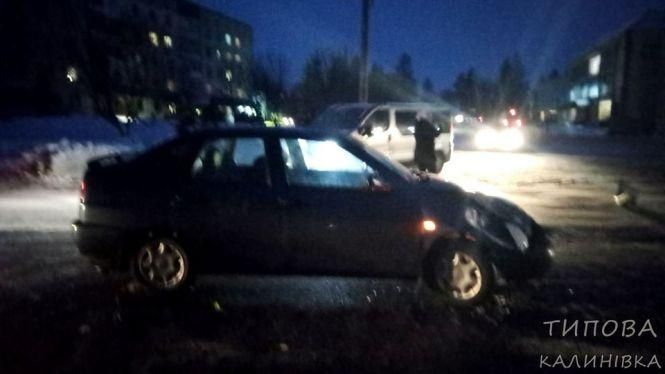 Новини Козятина - фото з Потрійна ДТП у Калинівці: два побиті легковики та автобус Потрійна ДТП у Калинівці: два побиті легковики та автобус, фото №2 на сайті 20minut.ua