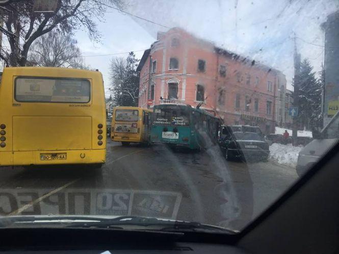 На Острозького - обрив тролейбусної лінії, фото №1 на сайті 20minut.ua