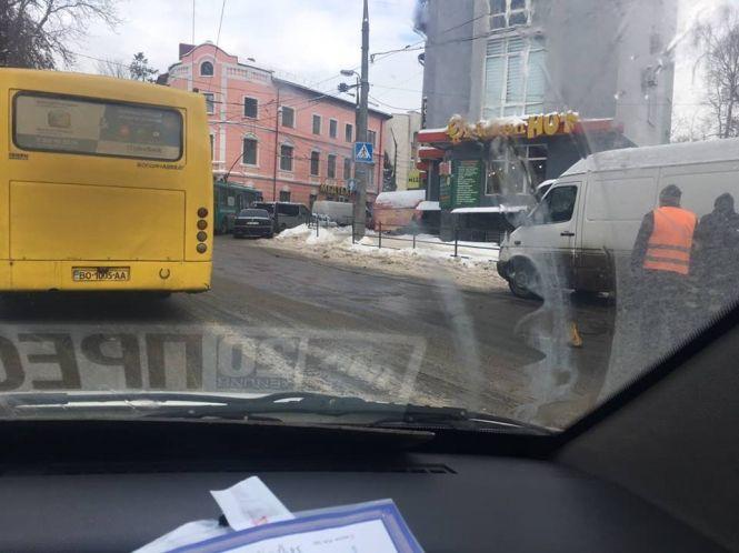 На Острозького - обрив тролейбусної лінії, фото №2 на сайті 20minut.ua