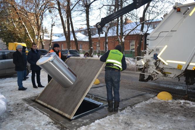 У Хмельницькому показали новий підземний контейнер для сміття, фото №1 на сайті vsim.ua