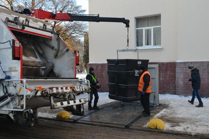 У Хмельницькому показали новий підземний контейнер для сміття, фото №7 на сайті vsim.ua