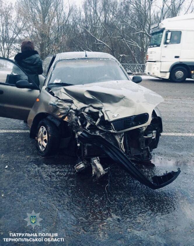У Смиківцях зіткнулися автобус та "ЗАЗ". Постраждала пасажирка  (відео), фото №1 на сайті 20minut.ua