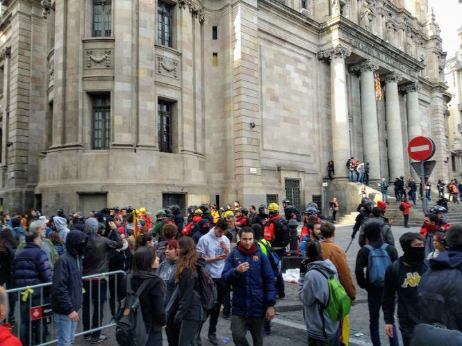 Новини Козятина - фото з Барселона . Протистояння з поліцією.
Репортаж Влада Лісового Барселона . Протистояння з поліцією.
Репортаж Влада Лісового, фото №4 на сайті 20minut.ua