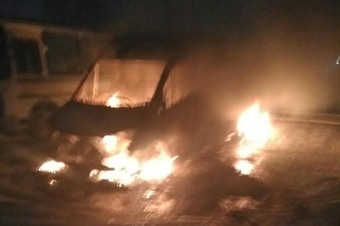 Палаюча п’ятниця на Кам’янеччині: горіли житловий будинок і авто, фото №3 на сайті 20minut.ua