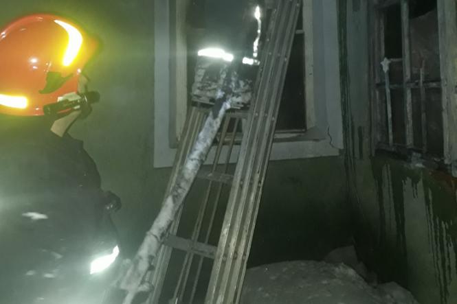 Палаюча п’ятниця на Кам’янеччині: горіли житловий будинок і авто, фото №2 на сайті 20minut.ua