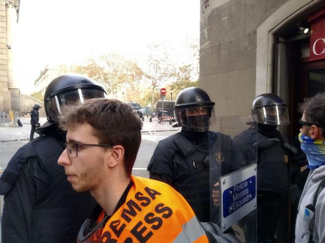 Новини Козятина - фото з Барселона . Протистояння з поліцією.
Репортаж Влада Лісового Барселона . Протистояння з поліцією.
Репортаж Влада Лісового, фото №1 на сайті 20minut.ua