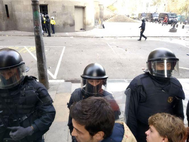 Новини Козятина - фото з Барселона . Протистояння з поліцією.
Репортаж Влада Лісового Барселона . Протистояння з поліцією.
Репортаж Влада Лісового, фото №9 на сайті 20minut.ua