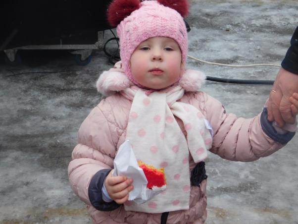 Новини Хмельницького - фото з Сотні хмельничан зібралися біля кінотеатру Шевченка аби поласувати різдвяним пряником Сотні хмельничан зібралися біля кінотеатру Шевченка аби поласувати різдвяним пряником, фото №11 на сайті vsim.ua