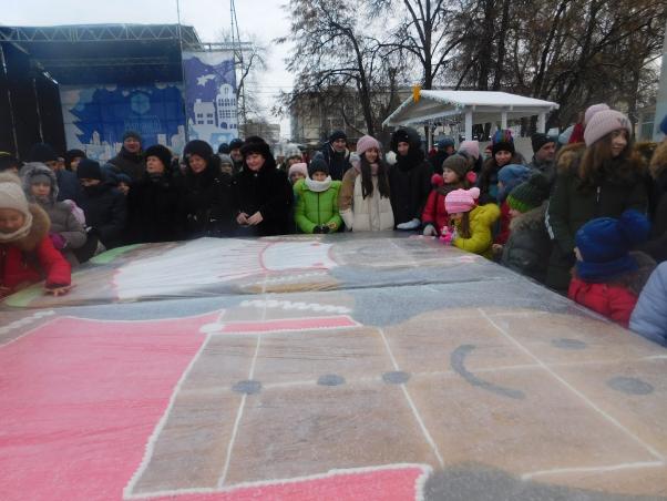 Новини Хмельницького - фото з Сотні хмельничан зібралися біля кінотеатру Шевченка аби поласувати різдвяним пряником Сотні хмельничан зібралися біля кінотеатру Шевченка аби поласувати різдвяним пряником, фото №2 на сайті vsim.ua