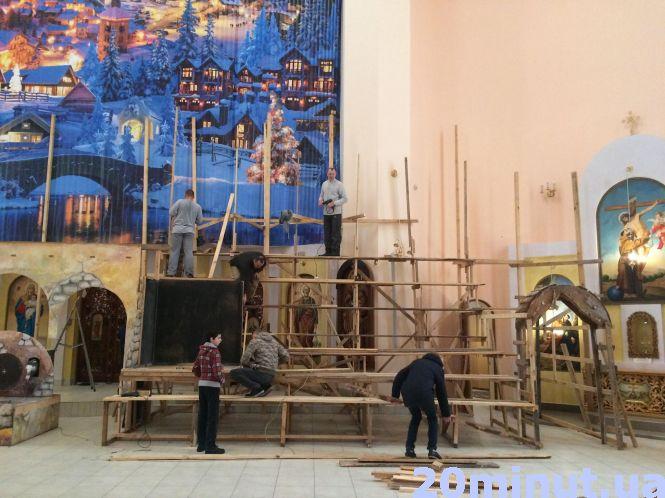 У Тернополі почали монтувати найбільшу шопку в Україні, фото №2 на сайті 20minut.ua