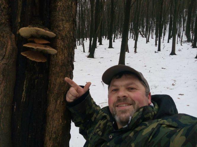 Новини Тернополя - фото з Гриби з-під снігу: в кременецькому лісі чоловік знайшов опеньки Гриби з-під снігу: в кременецькому лісі чоловік знайшов опеньки, фото №2 на сайті 20minut.ua