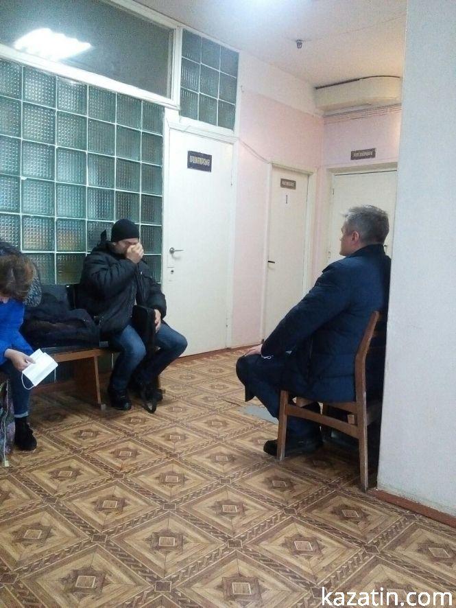 Фото дня:  у лікарнях черги на рентген, у школах — по-святковому, на дорогах — фури, фото №3 на сайті 20minut.ua