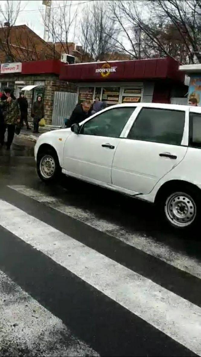 Новини Хмельницького - фото з На ринку "Дубово" ВАЗ збив жінку На ринку "Дубово" ВАЗ збив жінку, фото №1 на сайті vsim.ua