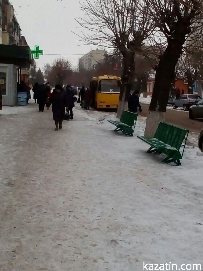 Фото дня:  у лікарнях черги на рентген, у школах — по-святковому, на дорогах — фури, фото №8 на сайті 20minut.ua