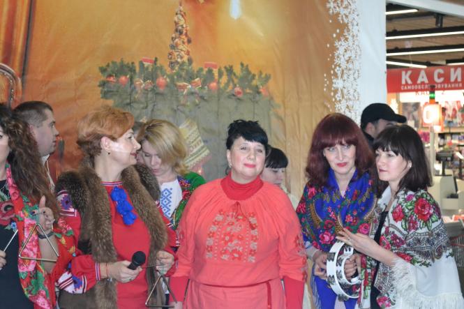 Директори шкіл Хмельницького влаштували співочий флешмоб, фото №1 на сайті vsim.ua