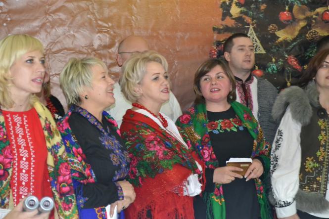 Директори шкіл Хмельницького влаштували співочий флешмоб, фото №5 на сайті vsim.ua