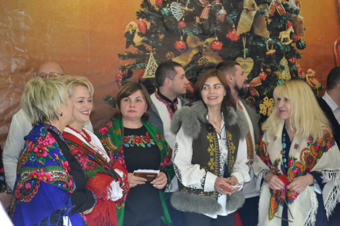 Директори шкіл Хмельницького влаштували співочий флешмоб, фото №2 на сайті vsim.ua