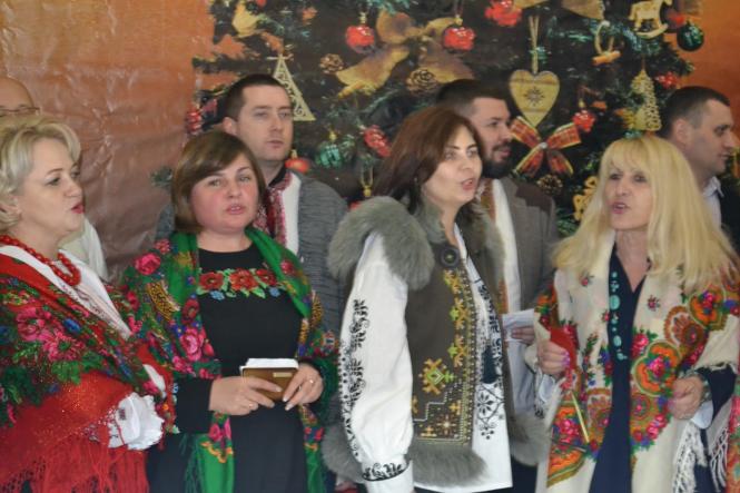 Директори шкіл Хмельницького влаштували співочий флешмоб, фото №7 на сайті vsim.ua