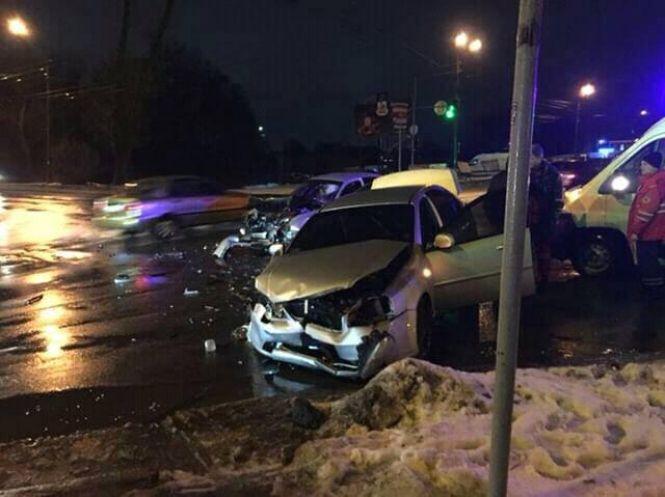 Новини Хмельницького - фото з У Хмельницькому зіткнулися "Chevrolet" і "Lanos": постраждав 18-річний водій У Хмельницькому зіткнулися "Chevrolet" і "Lanos": постраждав 18-річний водій, фото №1 на сайті vsim.ua