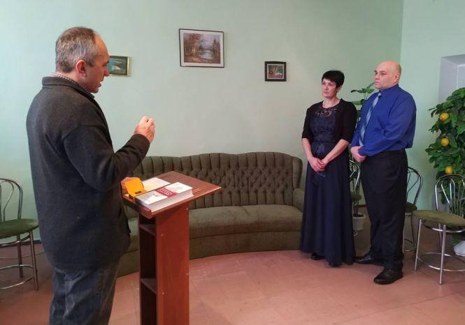 Новини Вінниці - фото з Перший подружній поцілунок: у вінницькі тюрмі одружилися довічники Перший подружній поцілунок: у вінницькі тюрмі одружилися довічники, фото №1 на сайті 20minut.ua