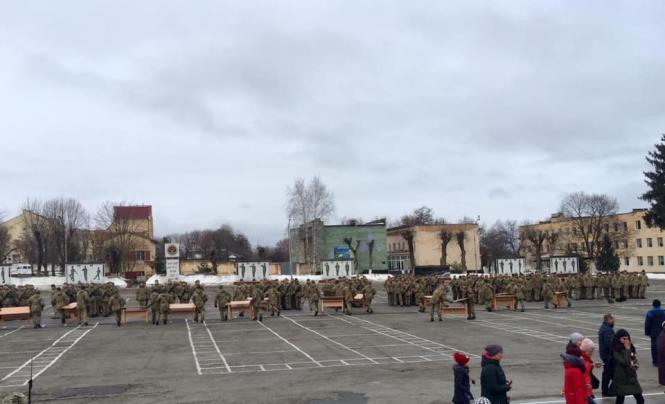 Новини Кам'янця-Подільського - фото з У Кам’янці солдати-новобранці присягнули на вірність українському народу У Кам’янці солдати-новобранці присягнули на вірність українському народу, фото №4 на сайті 20minut.ua