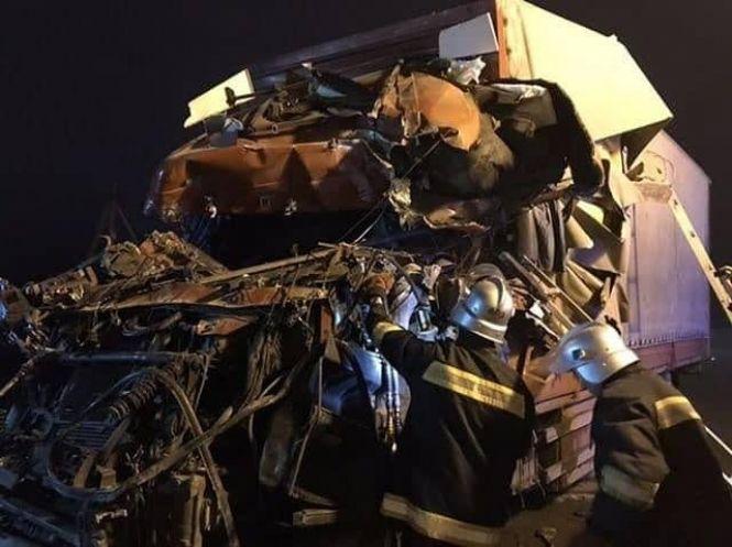 Новини Хмельницького - фото з Троє людей загинуло внаслідок моторошної ДТП біля Хмельницького (ФОТО, ВІДЕО) Троє людей загинуло внаслідок моторошної ДТП біля Хмельницького (ФОТО, ВІДЕО), фото №7 на сайті vsim.ua