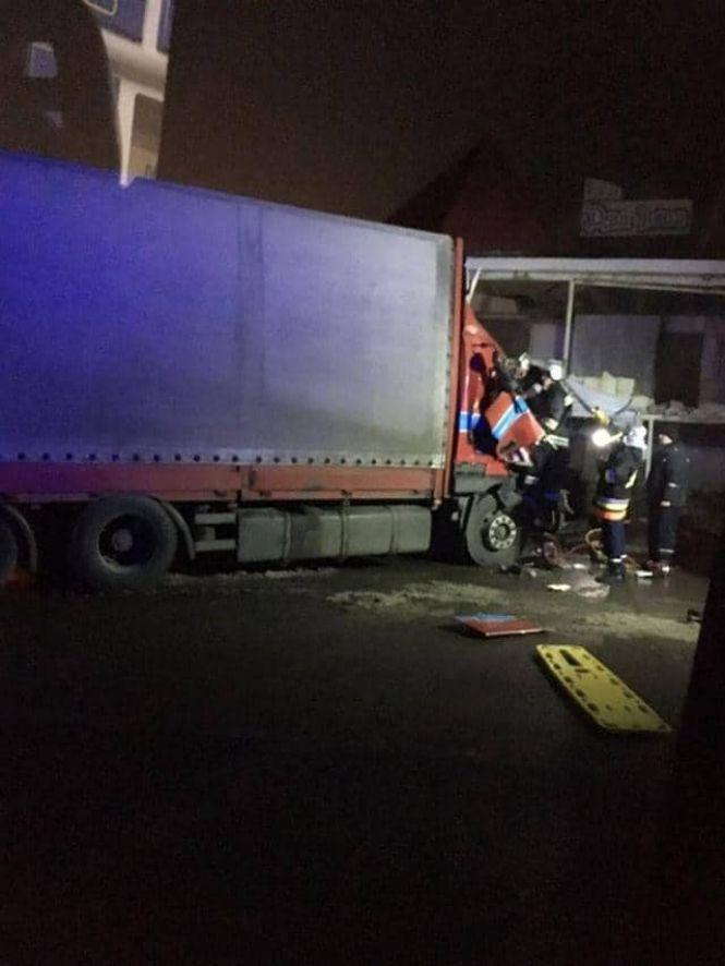 Новини Хмельницького - фото з Троє людей загинуло внаслідок моторошної ДТП біля Хмельницького (ФОТО, ВІДЕО) Троє людей загинуло внаслідок моторошної ДТП біля Хмельницького (ФОТО, ВІДЕО), фото №8 на сайті vsim.ua