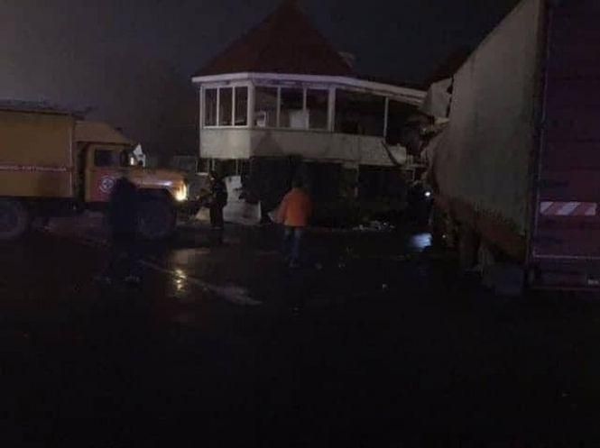 Новини Хмельницького - фото з Троє людей загинуло внаслідок моторошної ДТП біля Хмельницького (ФОТО, ВІДЕО) Троє людей загинуло внаслідок моторошної ДТП біля Хмельницького (ФОТО, ВІДЕО), фото №6 на сайті vsim.ua