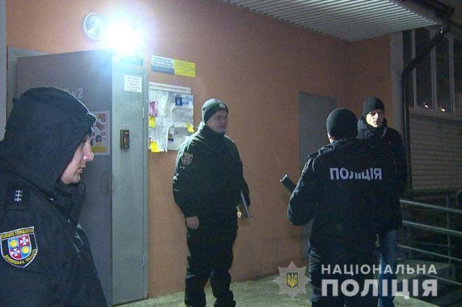 Новини Вінниці - фото з В мікрорайоні «Академічний» вбили трьох людей та покалічили маленьку дівчинку В мікрорайоні «Академічний» вбили трьох людей та покалічили маленьку дівчинку, фото №2 на сайті 20minut.ua