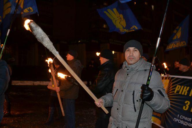 Більше 200 хмельничан зі смолоскипами перекрили рух у центрі Хмельницького, фото №6 на сайті vsim.ua